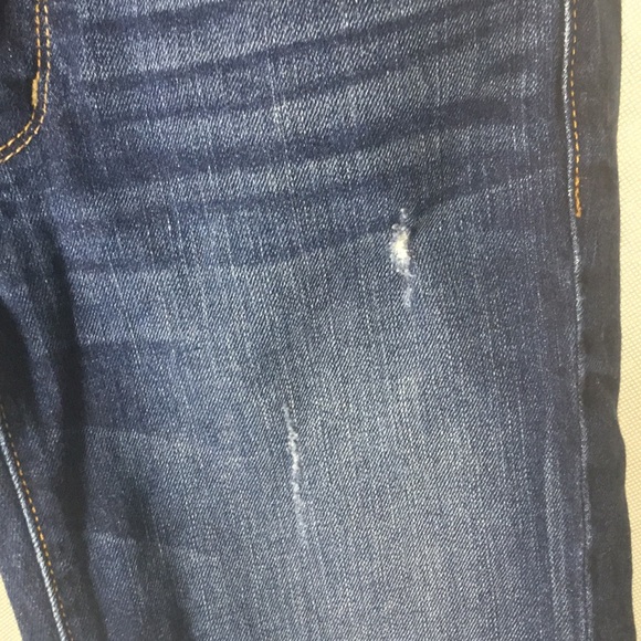 American Eagle Distressed Shorts Size 6 - Picture 4 of 9